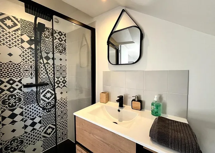 아파트 Beautiful For 2 People, Tv, Wifi 낭트